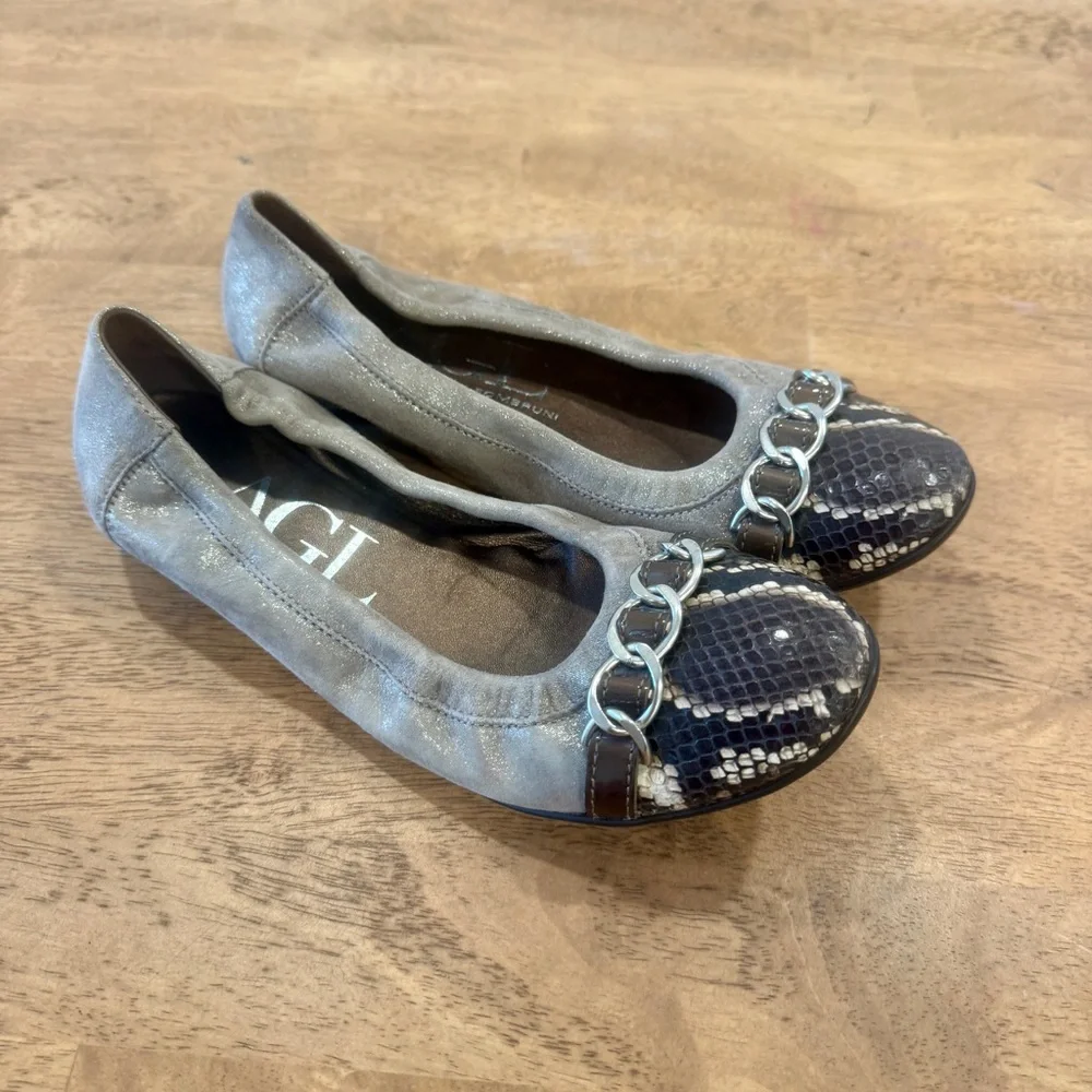 AGL Flats Women’s 38 Snakeskin Cap Toe Chain Loafers Neutral Old Money